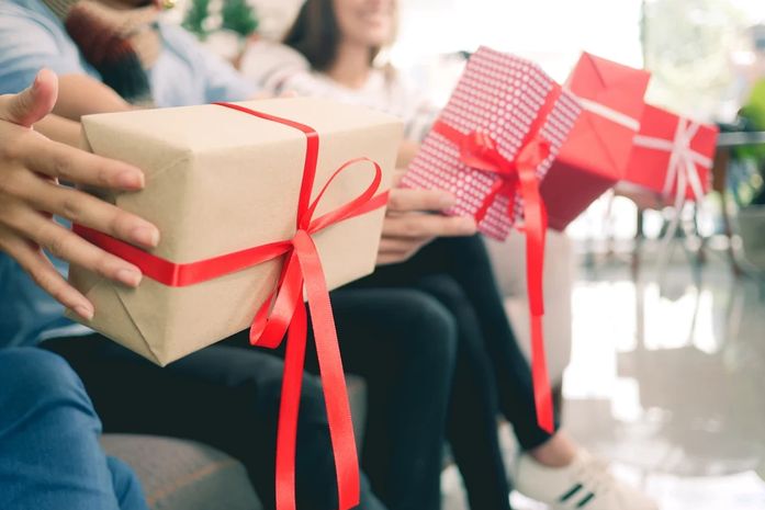 Troca de presentes de Natal pode gerar dúvidas; veja o que diz a legislação e quais cuidados tomar