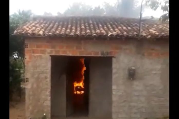 Mulher tenta queimar abelhas e incendeia residência na zona rural de Craíbas