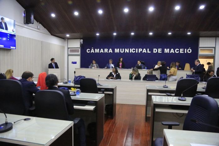 Vereadores em sessão na Câmara Municipal de Maceió