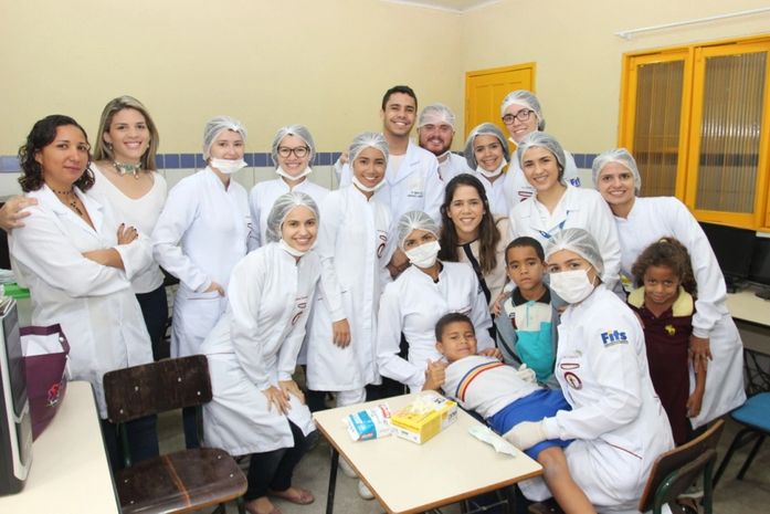 Sorriso na Escola: Projeto piloto realiza tratamento bucal em crianças na Escola Silvério Jorge