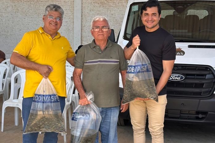Prefeitura de Tanque d’Arca entrega mais de 30 mil alevinos a pequenos piscicultores do município