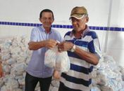 Prefeitura de Lagoa da Canoa entrega peixe, arroz e leite de coco na Semana Santa