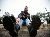 Reger ganhou o tênis que usa atualmente, mas que não resistiu muito tempo intacto.