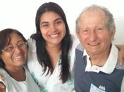 Dr. Guy reencontra Nívea de Oliveira Luz e Silva, cujo parto foi feito há quase 36 anos pelo próprio obstetra