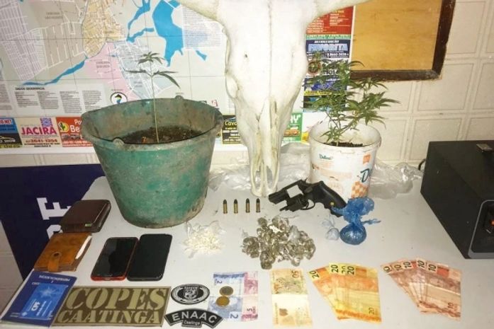 Polícia Militar apreende armas e drogas por todo o estado