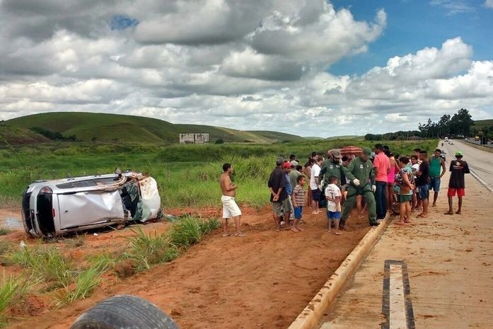 Capotamento na BR 101, em Flexeiras.