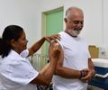 Influenza, Covid e mais: confira as vacinas indispensáveis para quem já passou dos 60 anos
