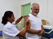 Influenza, Covid e mais: confira as vacinas indispensáveis para quem já passou dos 60 anos
