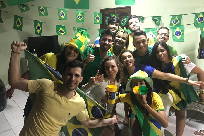 Turma se reuniu para assistir o jogo do Brasil