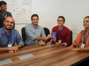 Prefeito Rui Palmeira participa da cerimônia de assinatura de carteiras de trabalho na Almaviva.