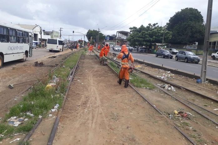 Prefeitura de Arapiraca intensifica limpeza as margens da via férrea
