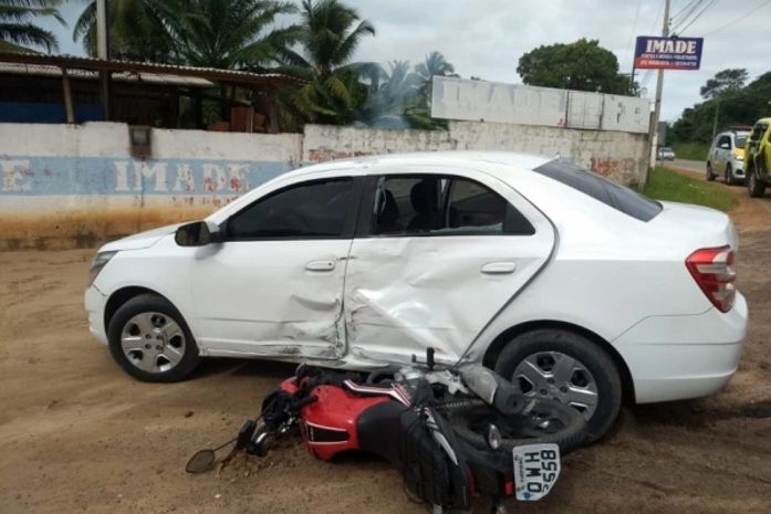 Colisão entre moto e veículo de passeio na AL 101 Norte