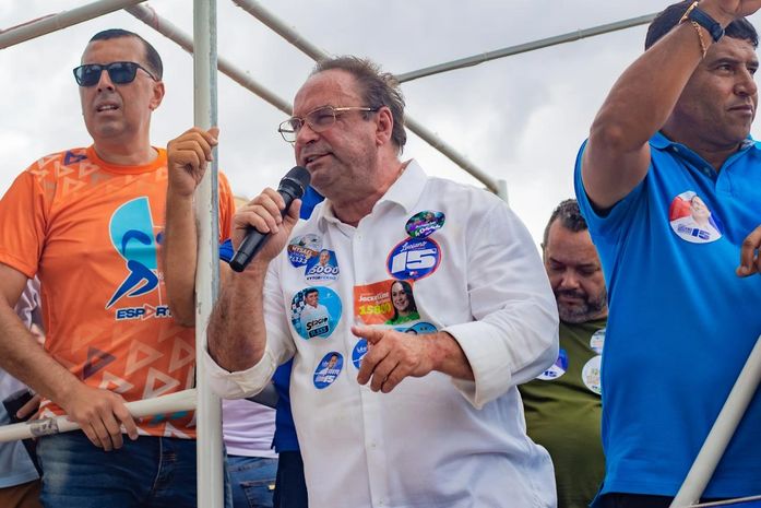 Em caravana no Jardim das Paineiras, Luciano Barbosa anuncia construção de ginásio de esportes e revitalização de praça