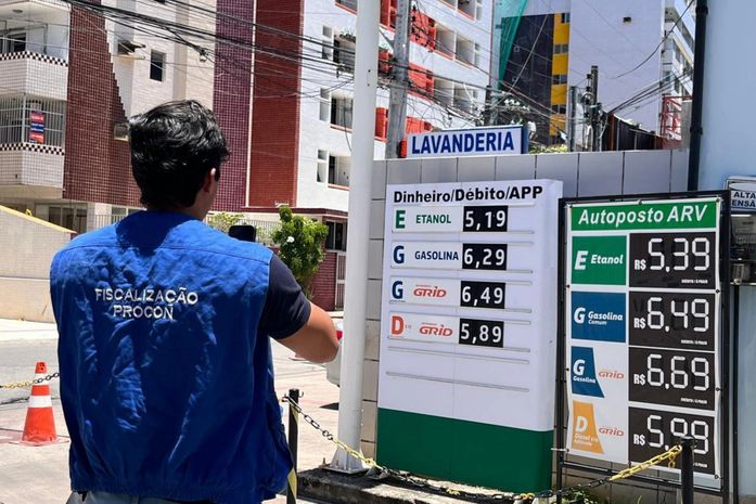 Mais de 100 postos de combustíveis são autuados por aumento injustificado de preços, em Alagoas