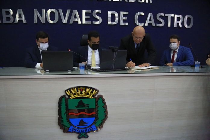 Vereador Raimundo Medeiros (PTC) toma posse no plenário da casa