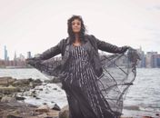 Tulipa Ruiz faz show de lançamento do seu quarto álbum em Maceió