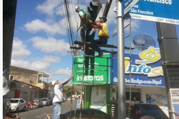 Instalação de semáforo
