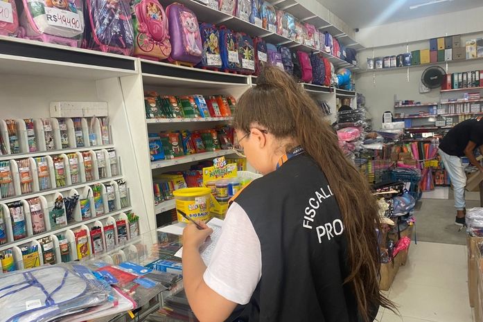 Material escolar sofre aumento de 15% para o ano letivo de 2023; confira lista