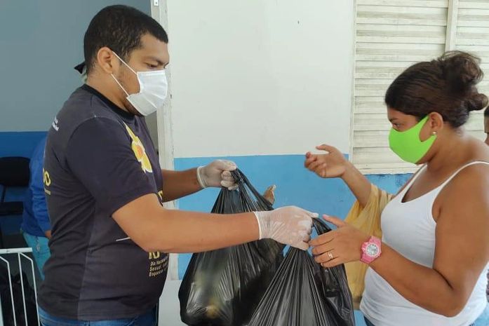 Assistência Social de Branquinha entrega itens da agricultura familiar para beneficiários do Programa do Leite
