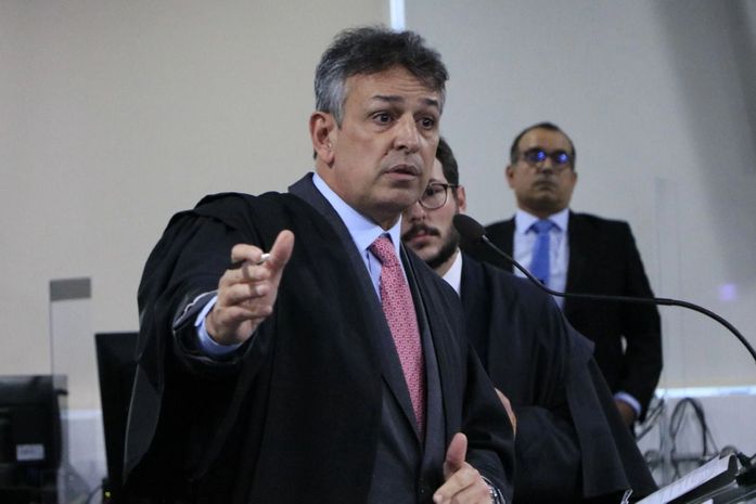 Luciano Guimarães reage a Hugo Cavalcante após ofensa na sessão do TRE-AL.