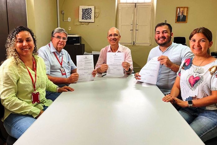 Prefeito Ronaldo Lopes assina ordem de serviço para obras na casa de mais de 300 famílias