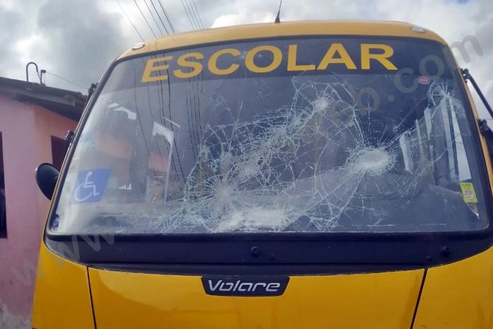 Ônibus depredado