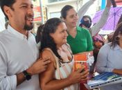 Mães de Arapiraca participam de homenagem organizada por Rodrigo Cunha no centro da cidade