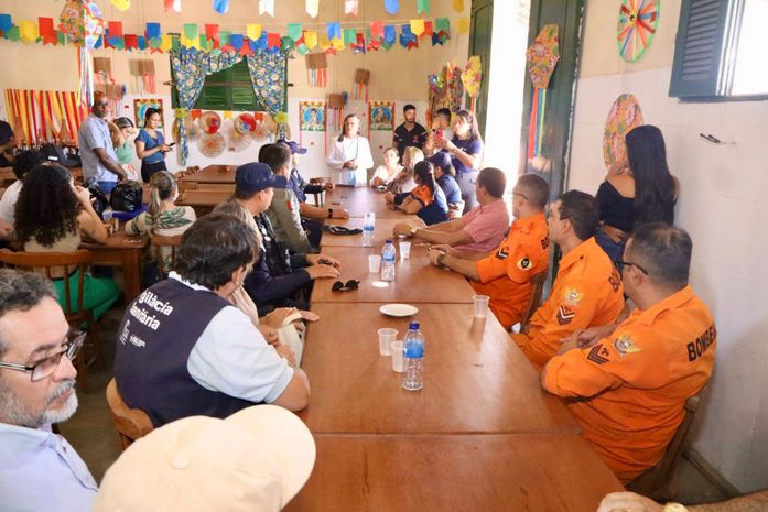 Prefeita Tia Júlia se reúne com equipe de segurança e organização para ajustes finais do FIPI