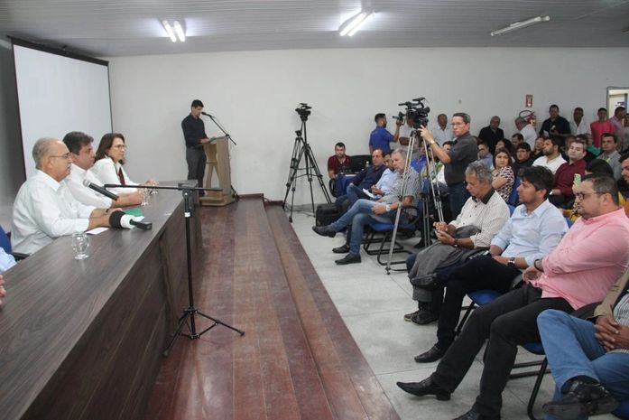 Entenda os projetos de lei e decretos apresentados pelo Prefeito Rogério Teófilo