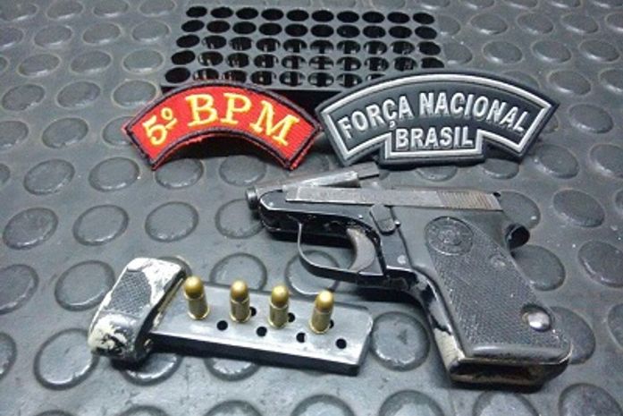 Pistola Taurus, calibre 365, apreendida pelos PMs
