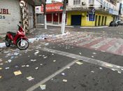 Arapiraca amanhece com ruas sujas e reduzido movimento nas sessões eleitorais 
