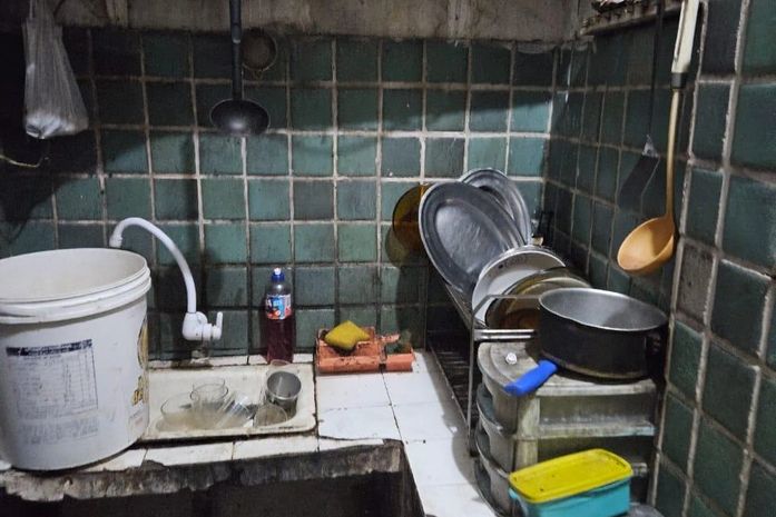 Irregularidades, insalubridade e alimentos vencidos: Vigilância Sanitária interdita restaurante em Maceió