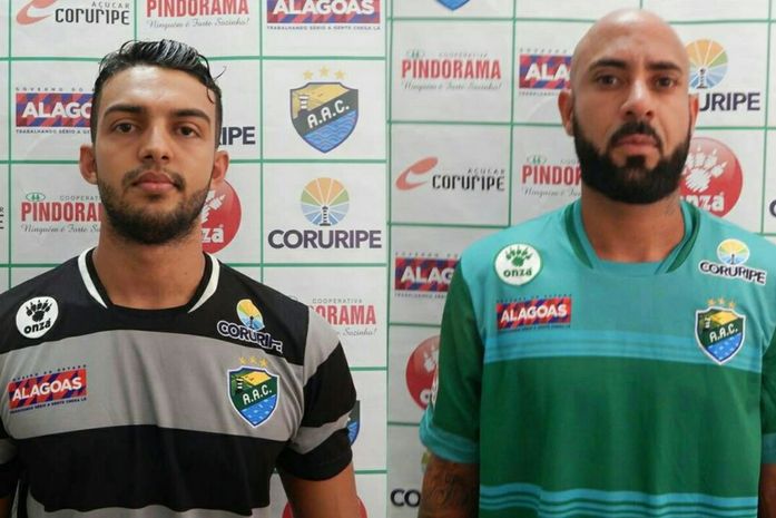 Goleiro Lucas Couto e zagueiro Júnior Maceió