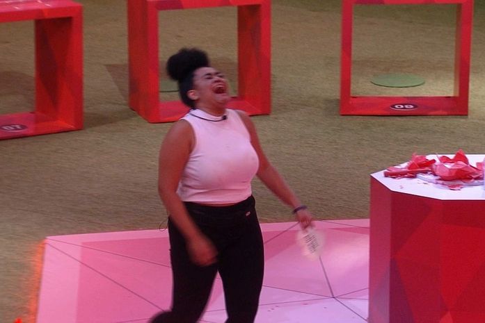 Rízia é a nova Líder e tem encontro de 30 segundos com a irmã no jardim