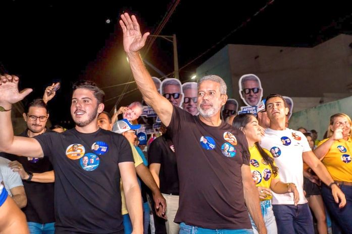 Arthur Lira avança com o apoio do povo: “Eu no Senado e JHC no Governo vamos escrever uma nova história de progresso e felicidade para o Sertão alagoano”