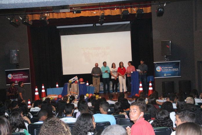 Prefeitura de Arapiraca entrega kits esportivos para escolas da rede municipal