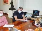 Tereza Nelma entrega manifesto contra a violência política de gênero ao presidente da Câmara