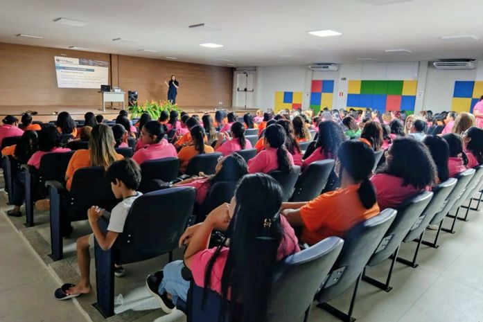 Gigantinhos apostam em formações mensais para proporcionar educação de qualidade e ampliar potencialidades de professores e auxiliares