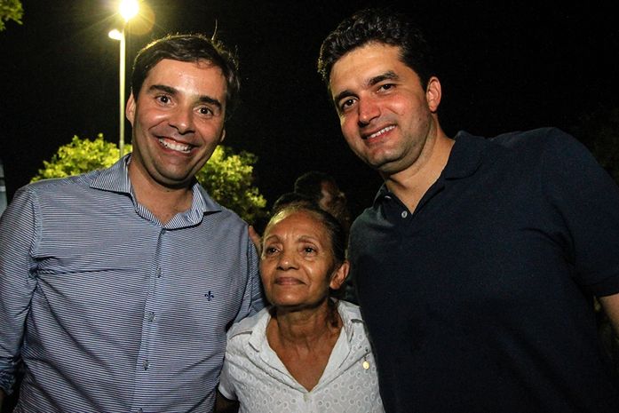 Kelmann Vieira e Rui Palmeira inauguraram praça no José Tenório