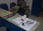 Material foi apreendido pela PM com o homem acusado de estelionato