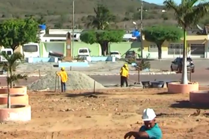 Reforma da Praça Central de Canapi