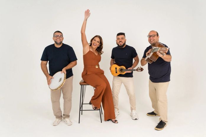 Grupo Cai Dentro celebra 15 anos com roda de samba no Espaço Armazém