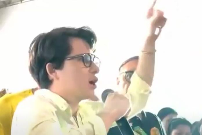 Vídeo: Filho do prefeito de Colônia de Leopoldina acusa o pai de homofobia durante comício da oposição