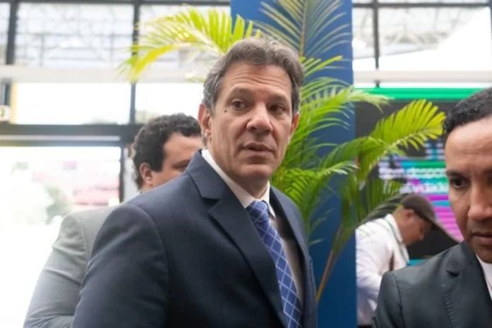 Governo recua e mantém isenção para transação internacional até US$ 50