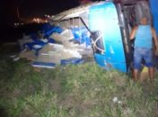 Acidente entre carro de passeio e carreta deixou uma pessoa morta em São Sebastião