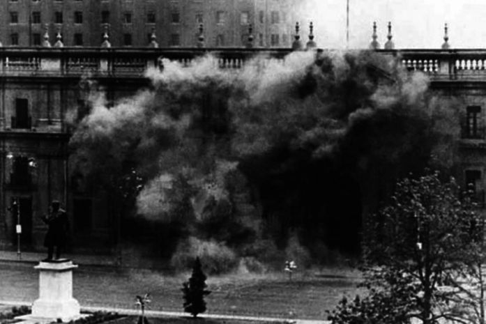 Palácio de La Moneda bombardeado no golpe civil militar no Chile em 1973