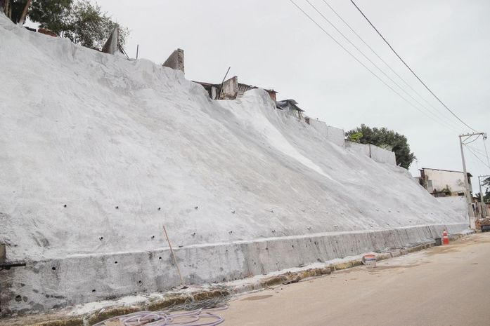 Aplicação de geocomposto é utilizada para proteger encostas