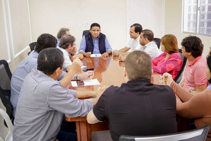 Prefeito Júlio Cezar se reúne com superintendente e procurador da Conab