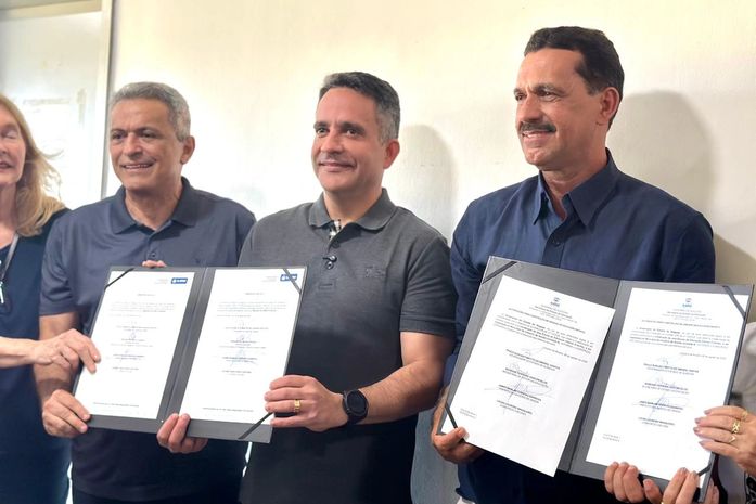 Paulo Dantas e Marlan Ferreira assinam ordens de serviço para novas obras em Limoeiro de Anadia