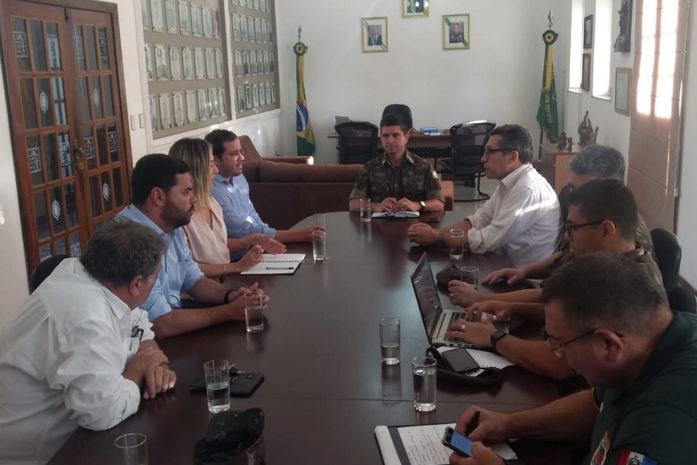 Prefeitura e Exército discutem parceria para limpeza urbana